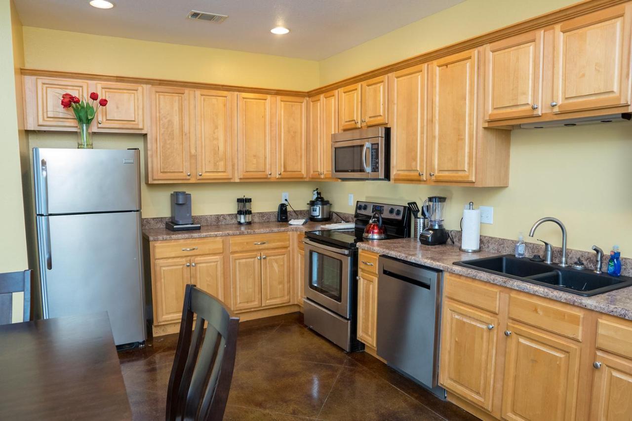 Serene 3Br Apartment 4Tvs Free Wi-Fi & Parking -E- Мосс-Пойнт Екстер'єр фото