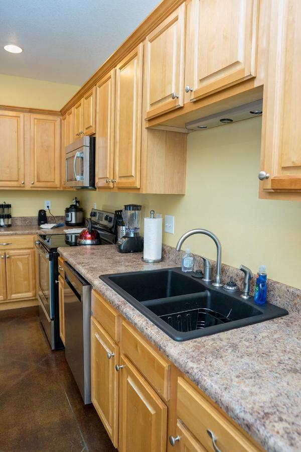 Serene 3Br Apartment 4Tvs Free Wi-Fi & Parking -E- Мосс-Пойнт Екстер'єр фото