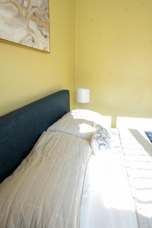 Serene 3Br Apartment 4Tvs Free Wi-Fi & Parking -E- Мосс-Пойнт Екстер'єр фото