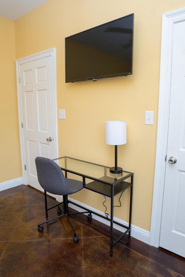 Serene 3Br Apartment 4Tvs Free Wi-Fi & Parking -E- Мосс-Пойнт Екстер'єр фото